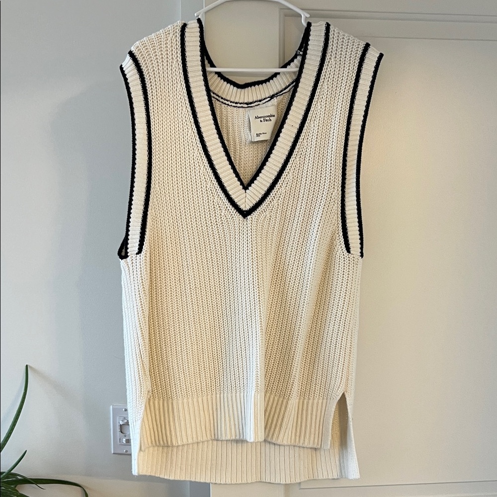 Abercrombie & Fitch Cream Knit Sweater